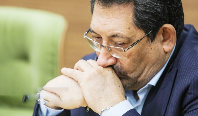 وزیر صنعت، معدن و تجارت: خودرو باید رقابتی عرضه شود، نه در بورس !