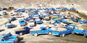 عملیات ضربتی مقابله با قاچاق سوخت در مرز استان های کرمان و هرمزگان  قاچاقچیان در تلهِ «هفت دست‌انداز» گرفتار شدند!