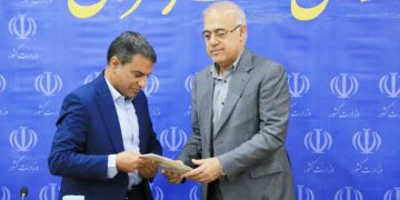 آغاز خانه تکانی مدیریتی در هرمزگان  احمد نفیسی سرپرست معاونت سیاسی استانداری شد