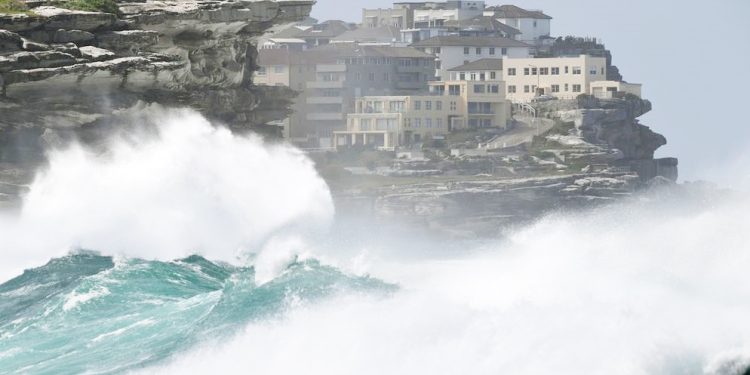 هرمزگان در برابر امواج خروشان! همنشینی فناوری و طبیعت برای نجات ساحل