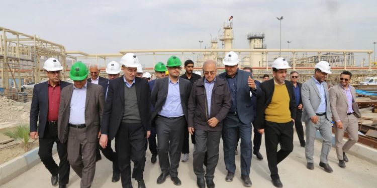 بازدید استاندار هرمزگان از پالایشگاه نفت آفتاب