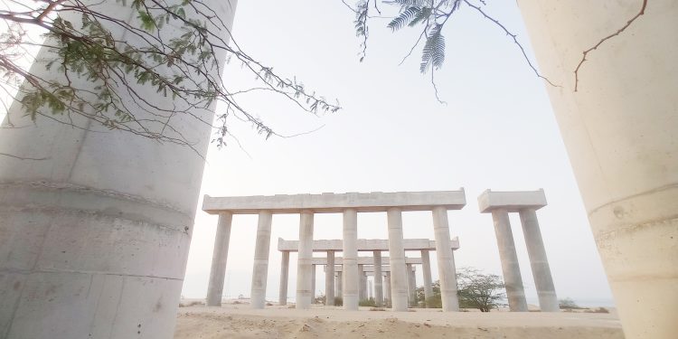 پل خلیج فارس، پایان انزوای قشم