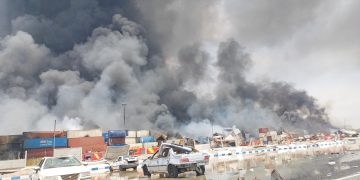 تعطیلی مدارس، دانشگاه‌ها و ادارات بندرعباس به دلیل انفجار و آلودگی هوا / اعلام جزئیات توسط مدیرکل مدیریت بحران هرمزگان