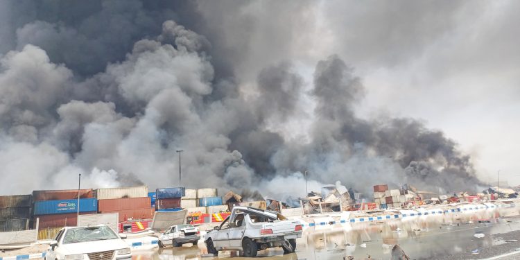 تعطیلی مدارس، دانشگاه‌ها و ادارات بندرعباس به دلیل انفجار و آلودگی هوا / اعلام جزئیات توسط مدیرکل مدیریت بحران هرمزگان