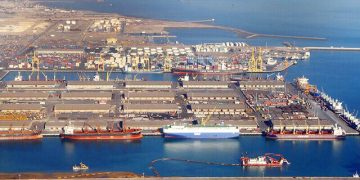 کاردار روسیه در دیدار با محمد آشوری:  هرمزگان،حلقه وصل روسیه با هند  و کشورهای آسیایی