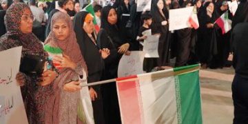 اجتماع مردم بندرعباس در محکومیت جنایات صهیونیست‌ها و آمریکا برگزار شد