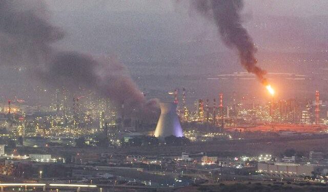 جولان موشک‌های ایرانی بر فراز حیفا و تل‌آویو  «یدیعوت آحارونوت» ازپاسخ مرگبار ایران نوشت