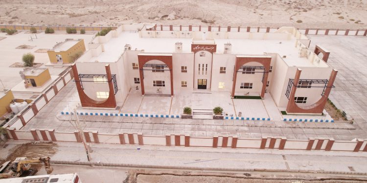 استاندار هرمزگان آیین افتتاح هنرستان فولاد هرمزگان مطرح کرد؛ فولاد هرمزگان طلایه دار مسئولیت اجتماعی استان