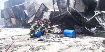 دبیر کارگروه آتش سوزی صنعت بیمه مطرح کرد: تاخیر در پرداخت خسارت بندر رجایی؛ بیمه‌نشده‌ها مقصرند