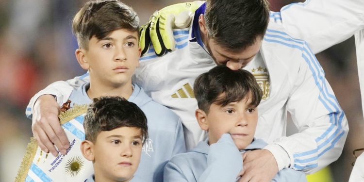 سرازیری اشک‌ها در مونومنتال