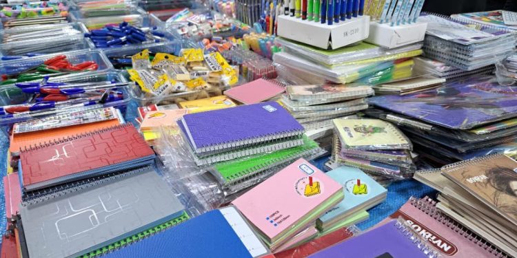 فعالیت نمایشگاه پاییزه هرمزگان تا ۲۸ شهریور؛  تخفیف‌ ویژه برای‌ نوشت‌افزار