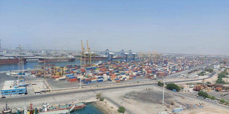 استاندار هرمزگان: توسعه دریاپایه نیازمند فرماندهی واحد در حکمرانی است